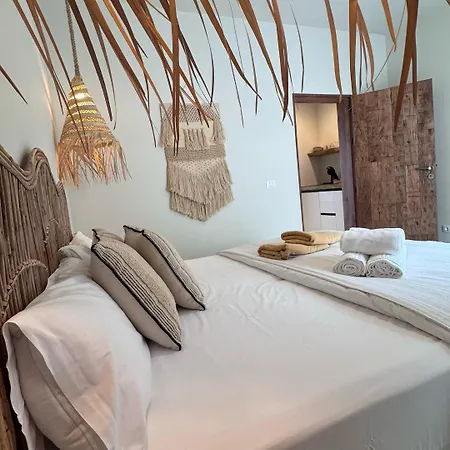 Costa Magica - Romantic Ocean Boutique & Club